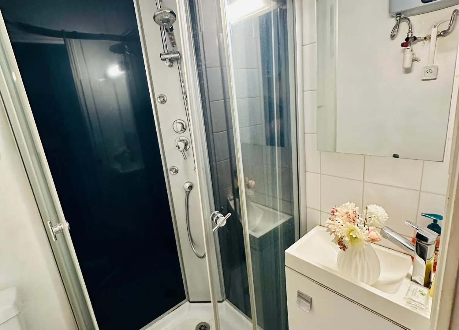 Dream Dwell Paris - Cozy Family Studio Near Quartier Marais Iiie Paris 0*,  France